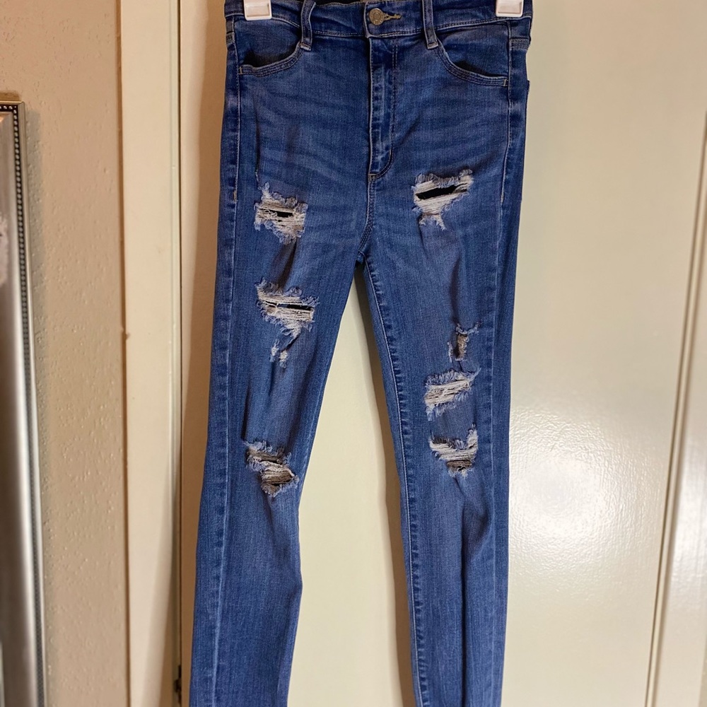 HIGH RISE RIPPED SKINNY JEANS